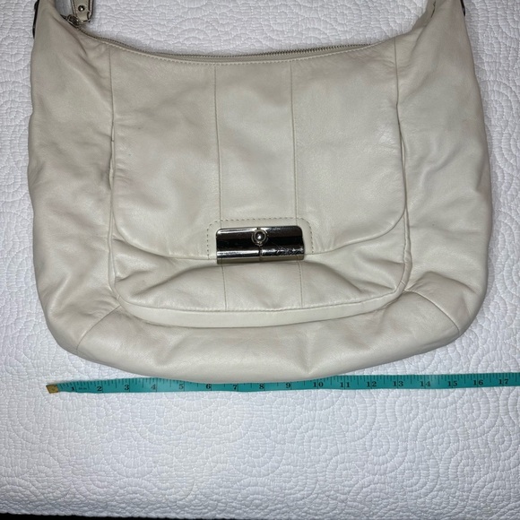 Coach Cream Leather Bag with Blue Lining - Picture 8 of 11